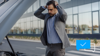 Homem desesperado, de mãos na cabeça, à espera de ajuda da DECO PROteste para resolver um problema de consumo.